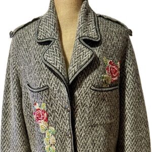 Jean Paul Gaultier Fabulous wool blazer with unique design appreciate size M